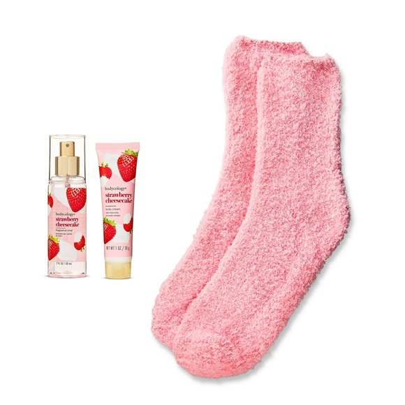 Bodycology Strawberry Cheesecake Warm and Cozy Sock Set, 3 Pieces. - Picture 2 of 4